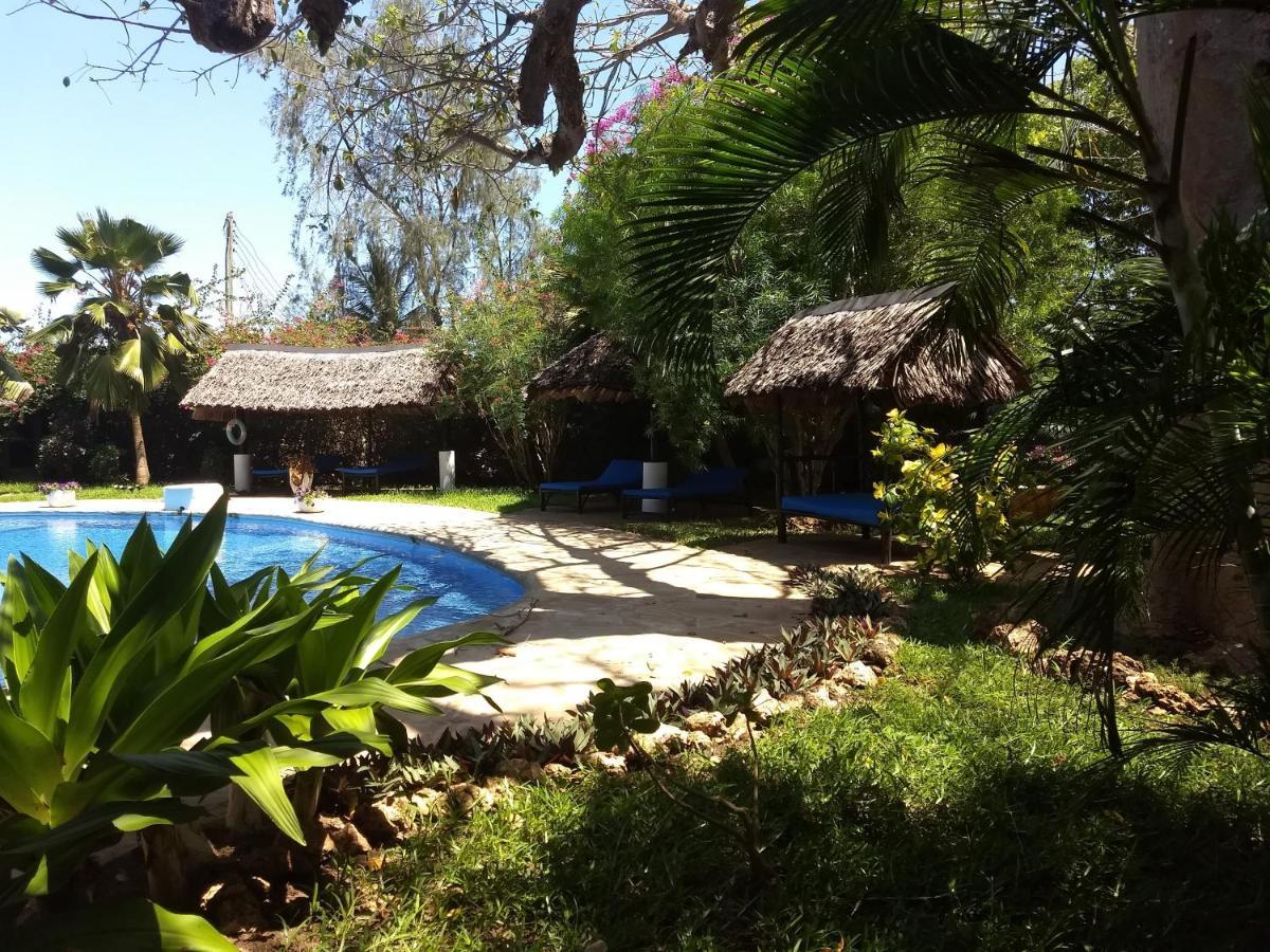 Zarafa House Bed & Breakfast เดียนีบีช ภายนอก รูปภาพ