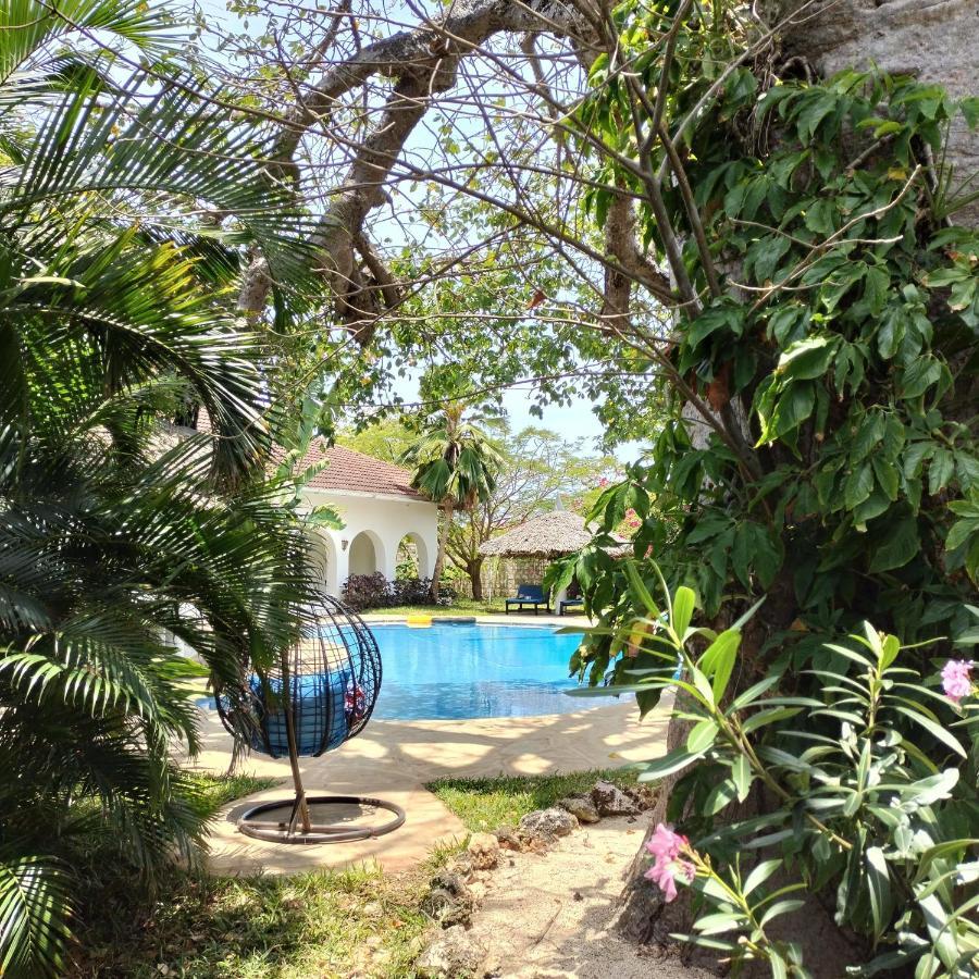Zarafa House Bed & Breakfast เดียนีบีช ภายนอก รูปภาพ