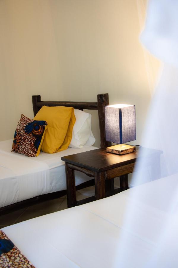 Zarafa House Bed & Breakfast เดียนีบีช ภายนอก รูปภาพ