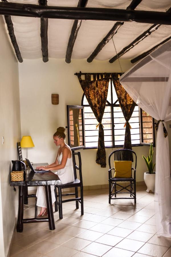 Zarafa House Bed & Breakfast เดียนีบีช ภายนอก รูปภาพ