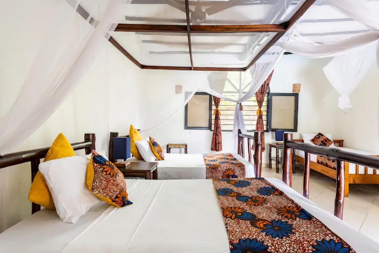Zarafa House Bed & Breakfast เดียนีบีช ภายนอก รูปภาพ