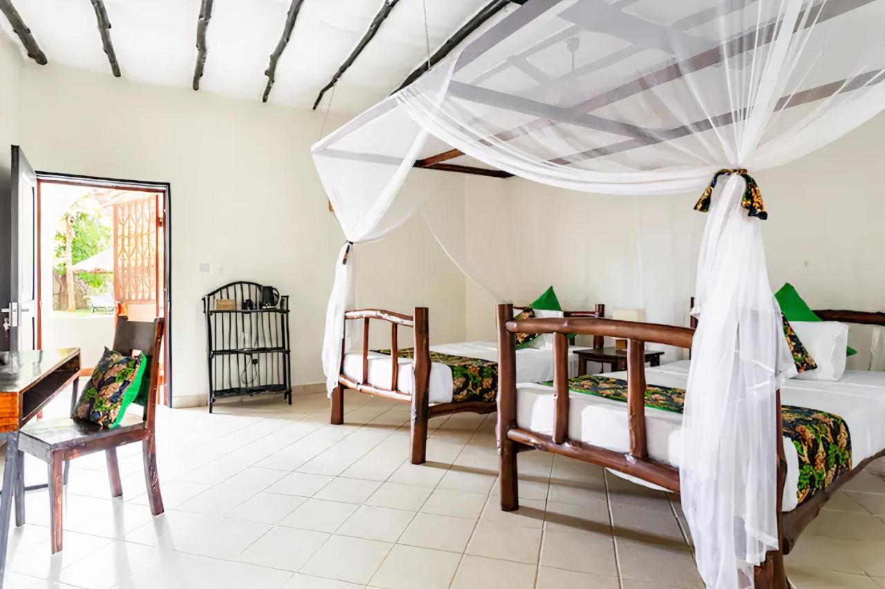 Zarafa House Bed & Breakfast เดียนีบีช ภายนอก รูปภาพ