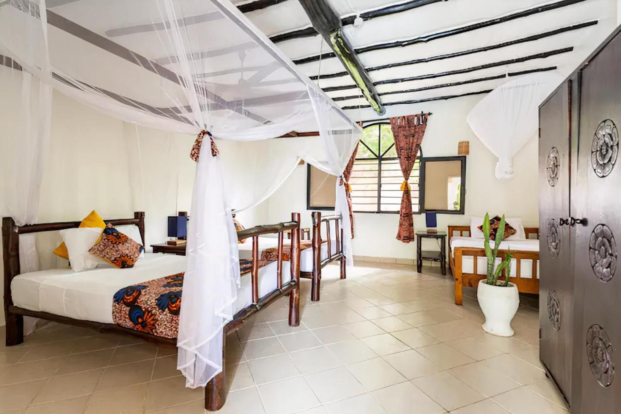 Zarafa House Bed & Breakfast เดียนีบีช ภายนอก รูปภาพ