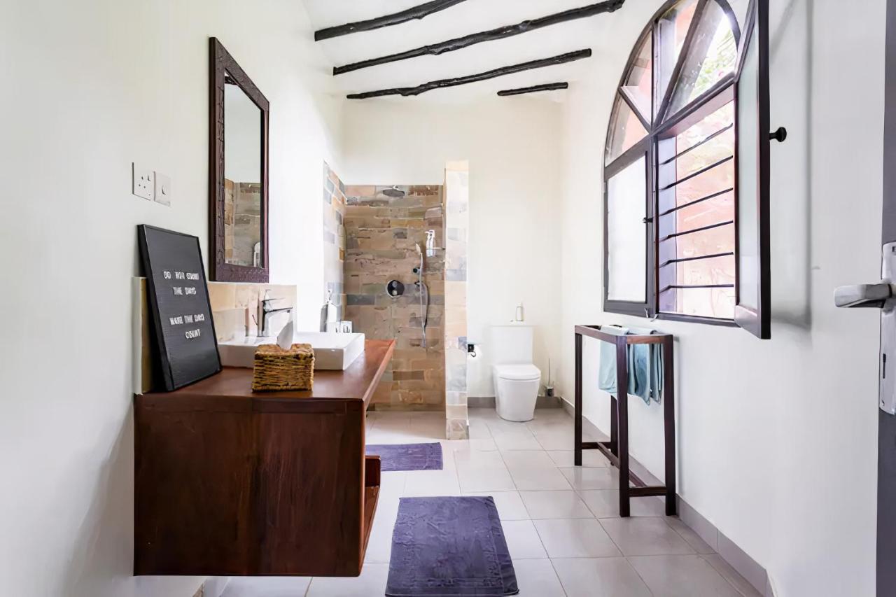 Zarafa House Bed & Breakfast เดียนีบีช ภายนอก รูปภาพ
