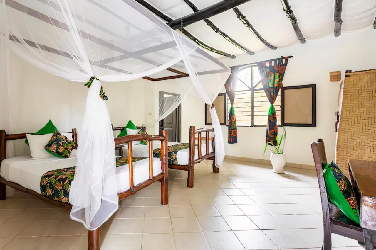 Zarafa House Bed & Breakfast เดียนีบีช ภายนอก รูปภาพ