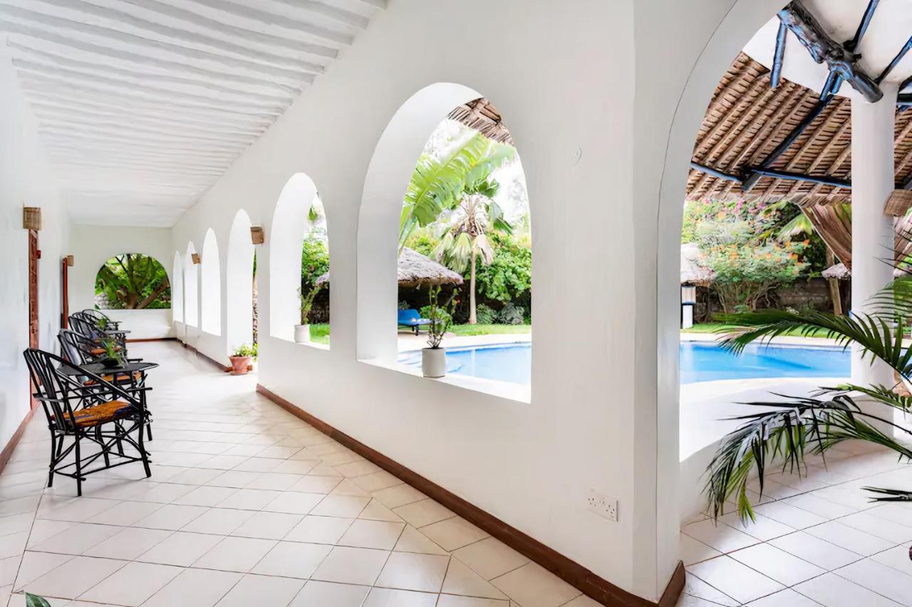 Zarafa House Bed & Breakfast เดียนีบีช ภายนอก รูปภาพ