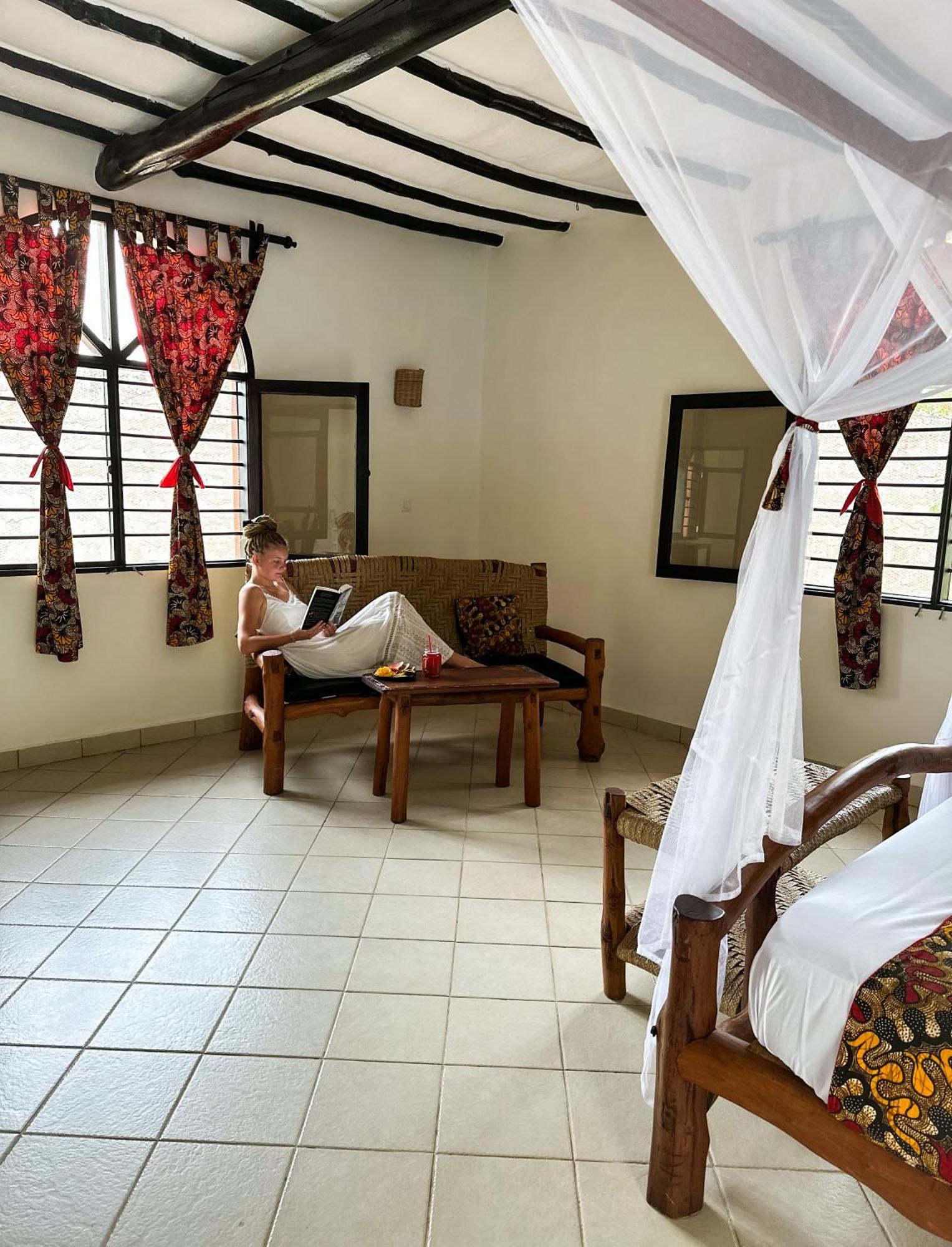 Zarafa House Bed & Breakfast เดียนีบีช ภายนอก รูปภาพ