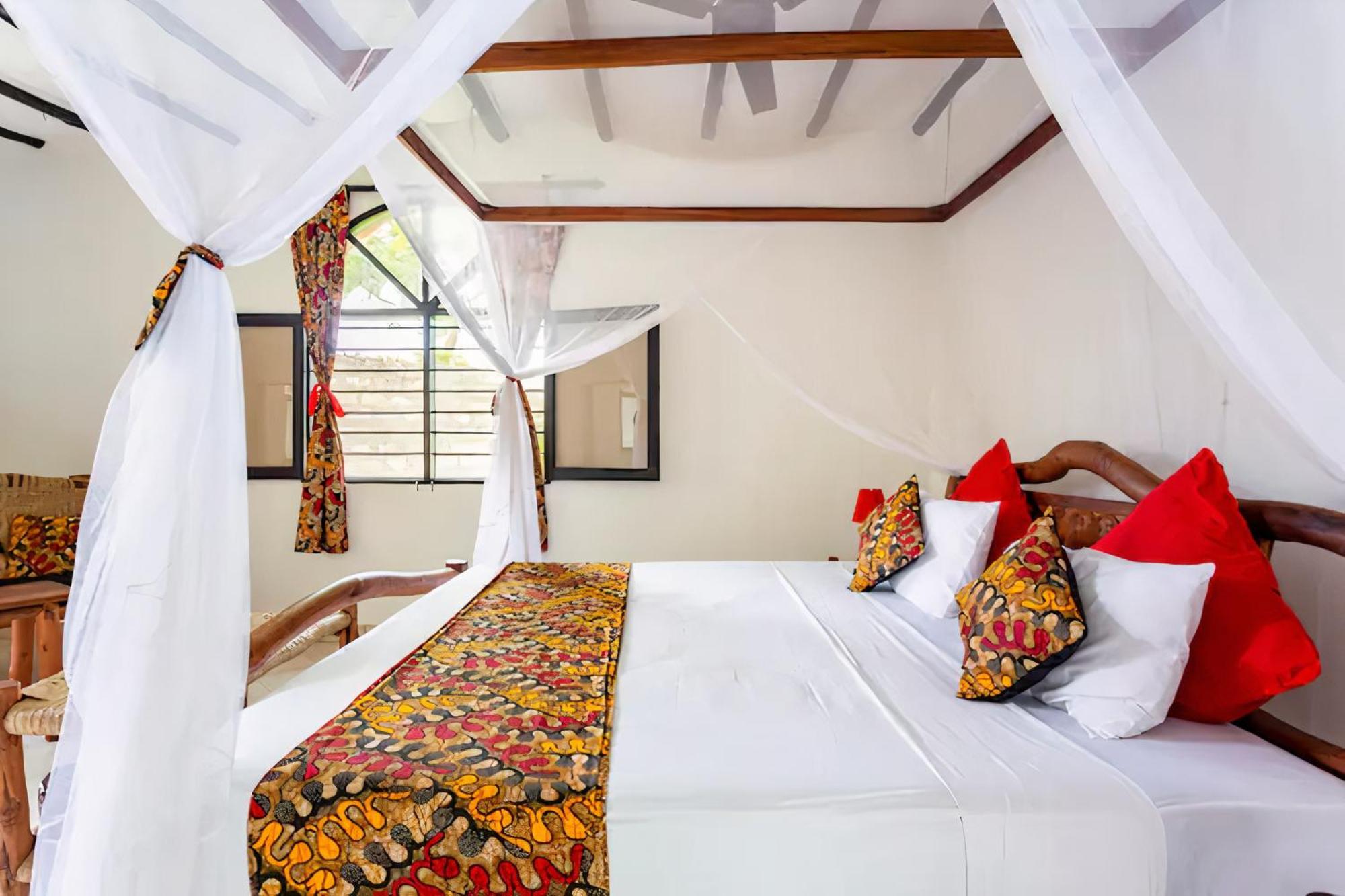 Zarafa House Bed & Breakfast เดียนีบีช ภายนอก รูปภาพ